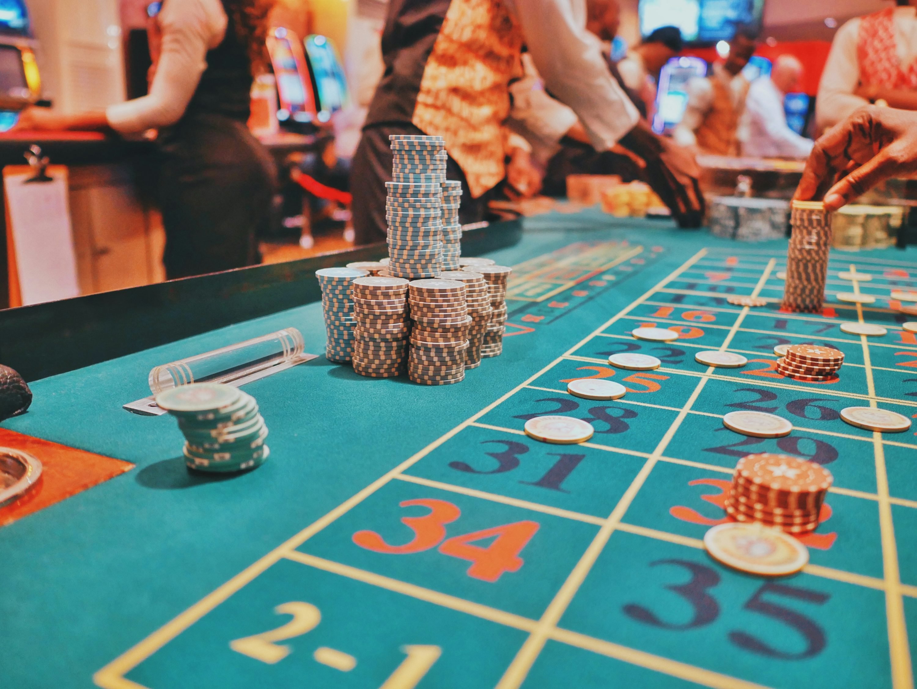 Pretty Gaming blackjack table interface on mcitytoto login showing dealer, cards, and betting layout